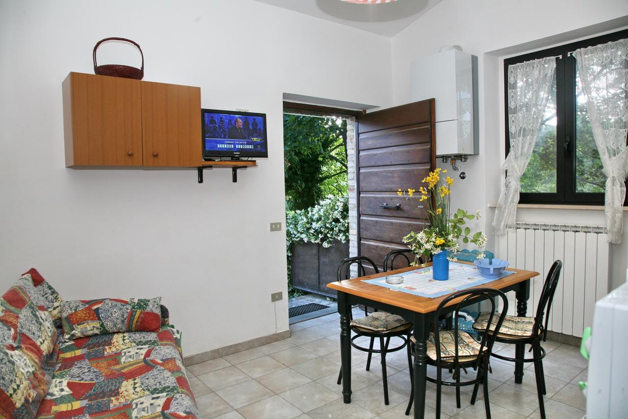 Agriturismo Villa Mozart Nel Verde Gubbio Kültér fotó