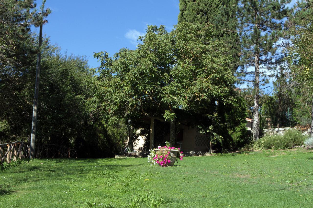 Agriturismo Villa Mozart Nel Verde Gubbio Kültér fotó