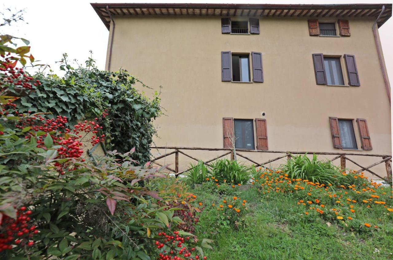 Agriturismo Villa Mozart Nel Verde Gubbio Kültér fotó